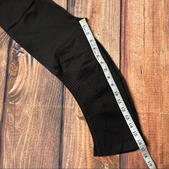 Lululemon Ribbed Cropped Athletic Leggings - Picture 10 of 11